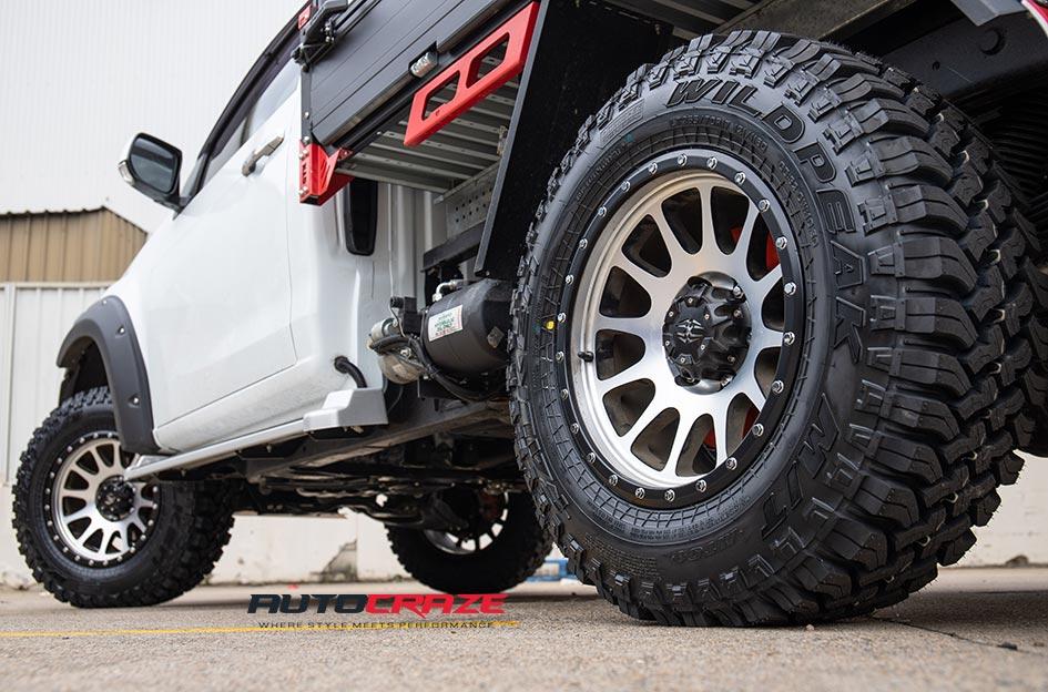 ISUZU DMAX CALIBRE SATIN BLACK MACHINED FACE